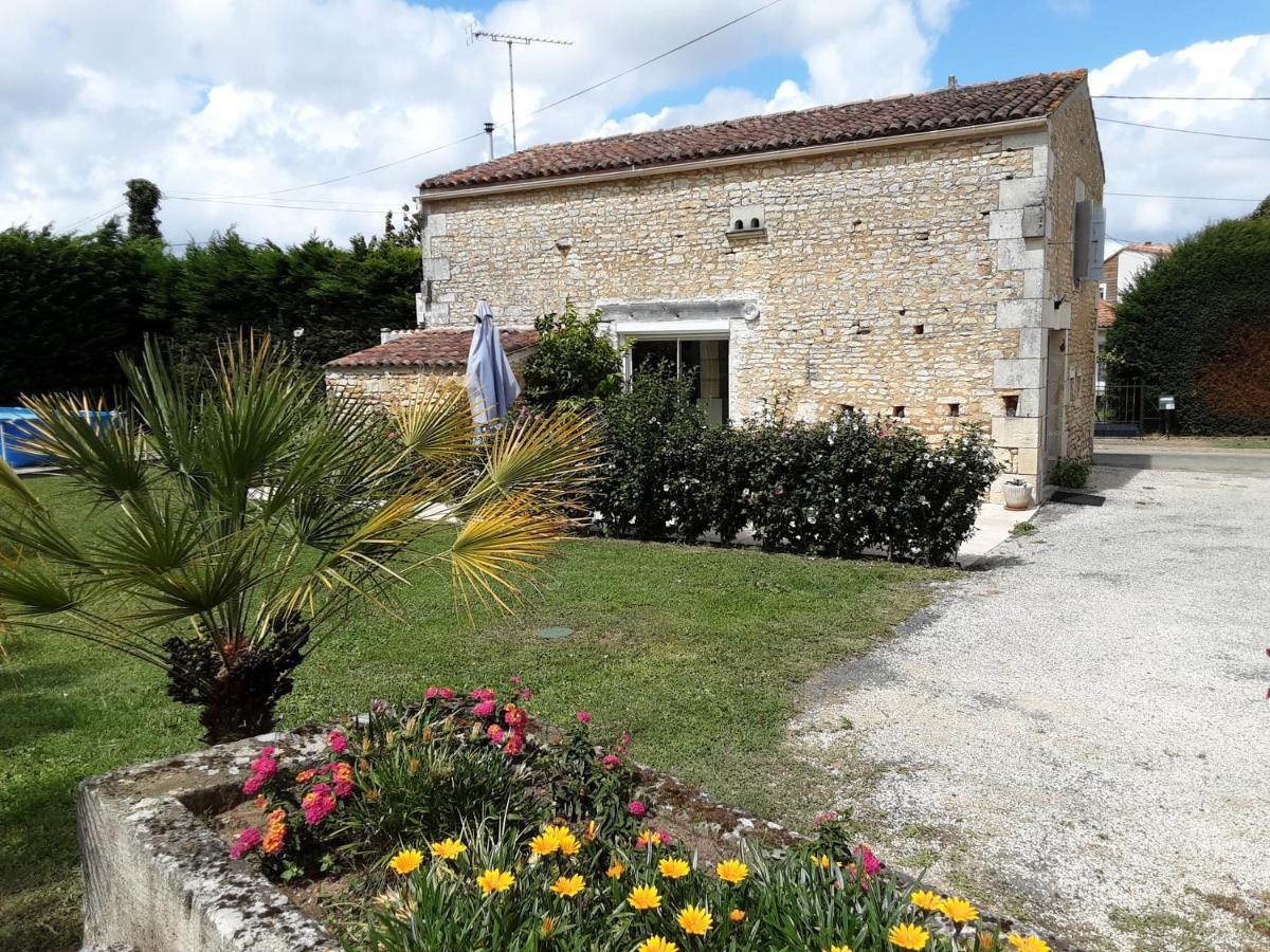 Gite " Les Tourterelles" Thaims Dış mekan fotoğraf